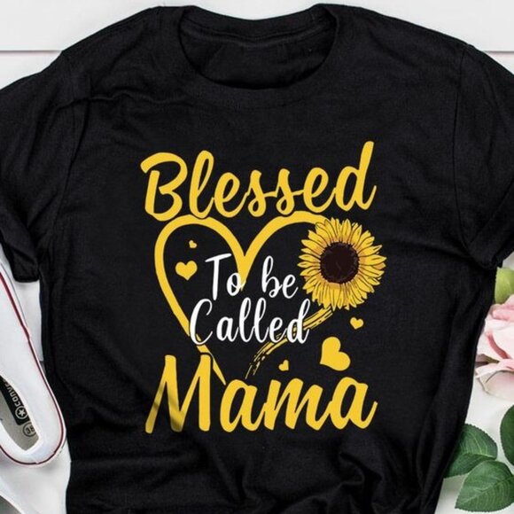 Lignu Tops - Blessed To Be Called Mama Heart Sunflower T-shirt